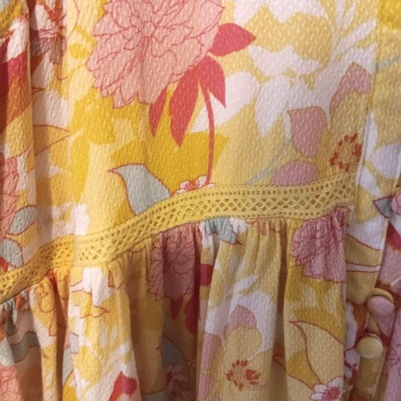 Torrid Yellow Floral Babydoll Blouse 3/4 Ruffle Sleeves Lace Trim Sz 14/16 - Picture 6 of 14